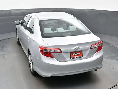 Used 2014 Toyota Camry LE FWD image 38
