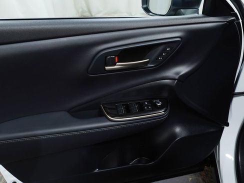 Certified 2025 Toyota Crown Signia XLE image 21