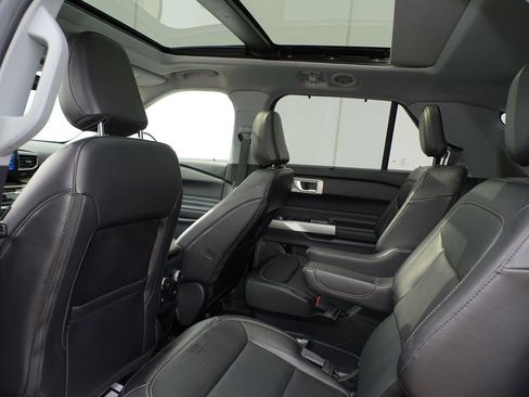 Used 2021 Ford Explorer Limited w/ Equipment Group 301A AWD/4WD image 19