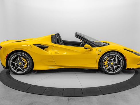 Certified 2022 Ferrari F8 Tributo RWD image 9