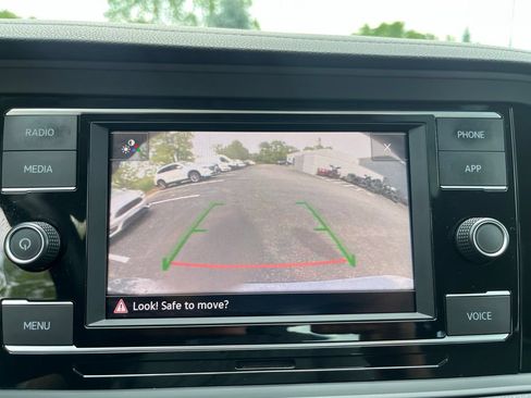 Used 2023 Volkswagen Jetta SE FWD image 18