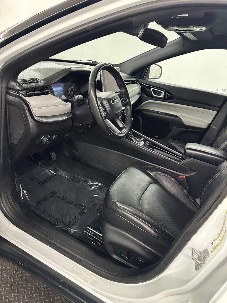 Used 2023 Jeep Compass Limited AWD/4WD image 9