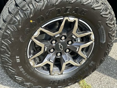 New 2025 Chevrolet Colorado ZR2 w/ Technology Package image 32