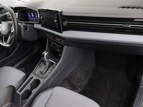 Used 2025 Volkswagen Jetta SE w/ Black Wheel Package image 20