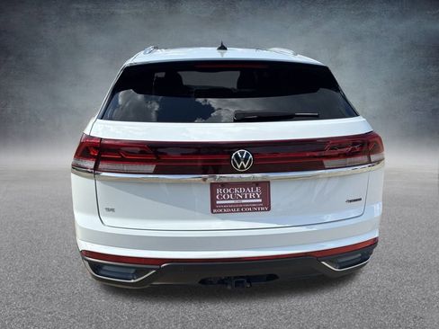 Used 2025 Volkswagen Atlas Cross Sport SE w/ Panoramic Sunroof Package image 4