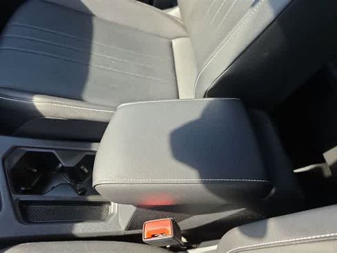 Used 2022 Volkswagen Tiguan SE AWD/4WD image 46