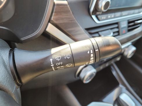 Used 2024 Nissan Altima 2.5 SV image 31