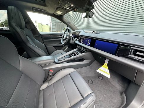 Used 2026 Porsche Macan Turbo Electric AWD/4WD image 42