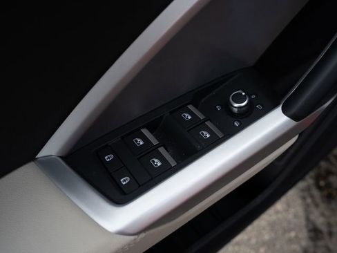 Used 2025 Audi Q3 2.0T Premium w/ Convenience Package image 16