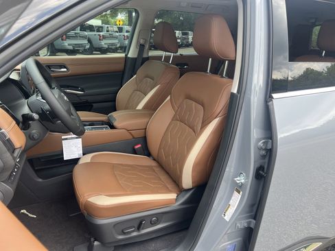 New 2026 Nissan Pathfinder Platinum FWD image 19