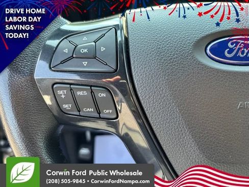 Used 2017 Ford Explorer XLT w/ Equipment Group 202A AWD/4WD image 17