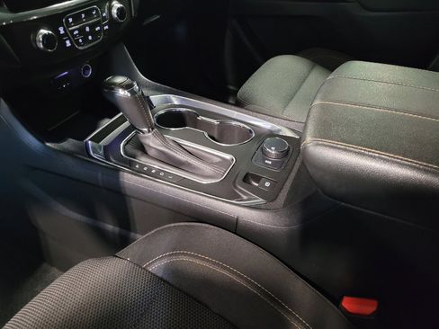 Used 2020 Chevrolet Traverse LT FWD image 26