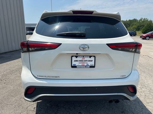 Used 2021 Toyota Highlander XSE FWD image 6