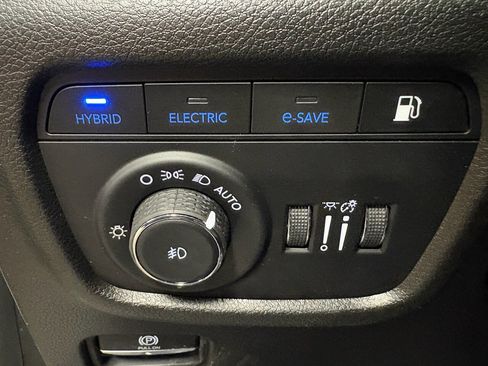 Used 2023 Jeep Grand Cherokee Trailhawk image 15