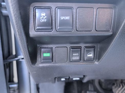 Used 2016 Nissan Rogue S AWD/4WD image 28