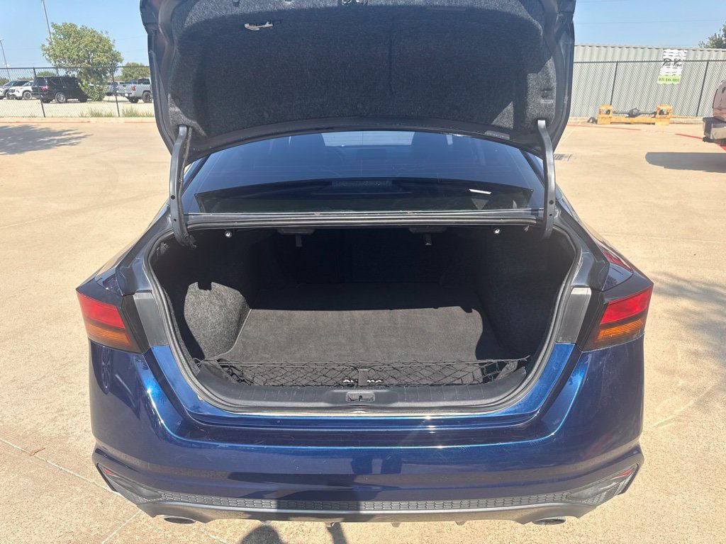 Used 2019 Nissan Altima 2.0 SR FWD image 13