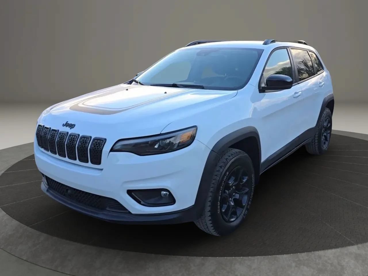 Used 2022 Jeep Cherokee Latitude AWD/4WD image 3