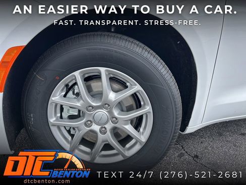 New 2027 Chrysler Pacifica Select FWD image 38