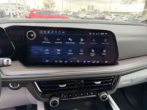 New 2025 Chevrolet Suburban Premier AWD/4WD image 31