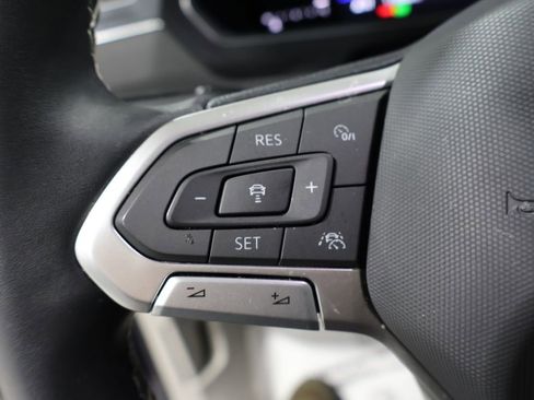 Used 2022 Volkswagen Tiguan SE image 33