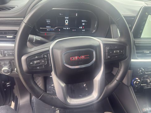 Used 2024 GMC Yukon SLT image 11