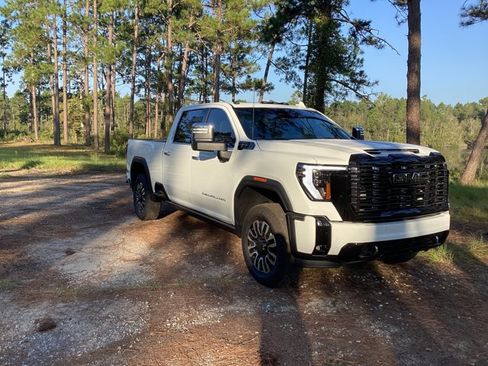 New 2025 GMC Sierra 2500 Denali Ultimate image 3