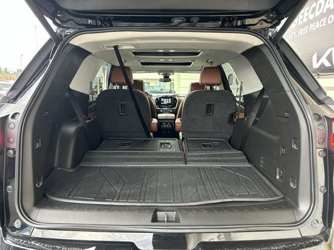Used 2019 Chevrolet Traverse High Country w/ LPO, 'HIT The Road' Package AWD/4WD image 16