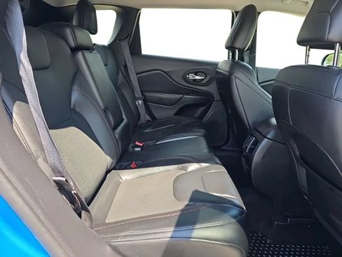 Used 2021 Jeep Cherokee Trailhawk AWD/4WD image 18
