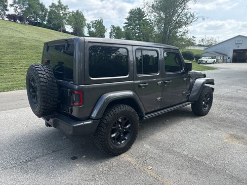 Used 2019 Jeep Wrangler Unlimited Sahara w/ Quick Order Package 24M Moab AWD/4WD image 5
