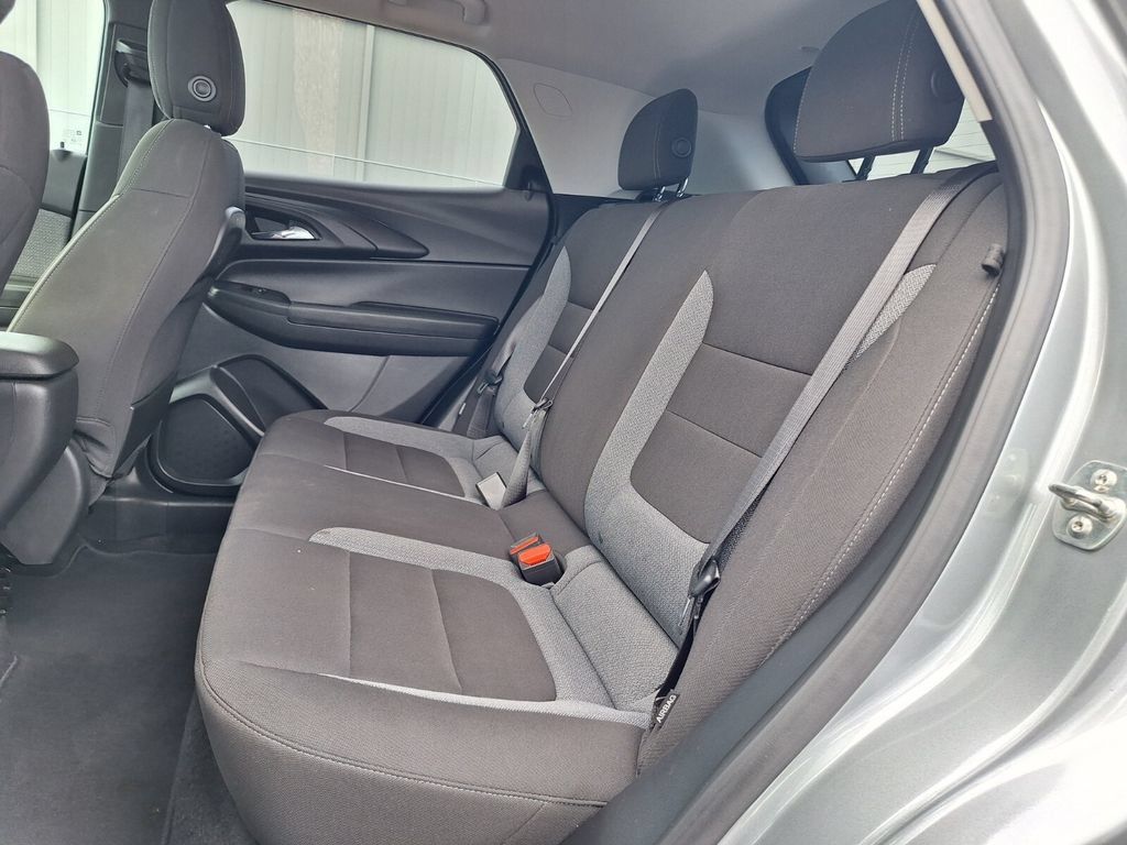 Used 2025 Chevrolet TrailBlazer LT FWD image 22