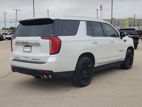 Used 2024 GMC Yukon Denali w/ Denali Reserve Package AWD/4WD image 4