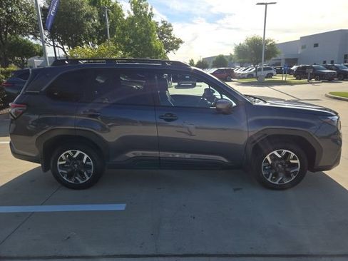 Used 2026 Subaru Forester Premium image 2