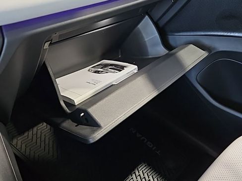 New 2026 Volkswagen Tiguan SE image 30