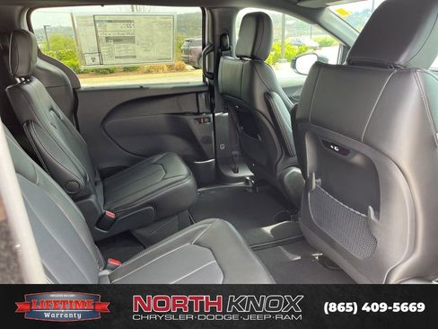 New 2026 Chrysler Pacifica Select image 22