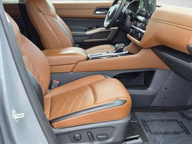 Used 2024 Nissan Pathfinder Platinum FWD image 19