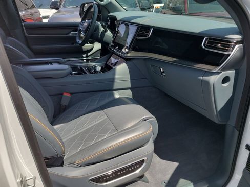 Used 2024 Jeep Grand Wagoneer Series III w/ Rear Seat Video Group 1 AWD/4WD image 18