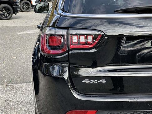 Certified 2022 Jeep Compass Limited image 11