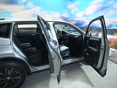 Used 2022 Volkswagen Tiguan SE image 46