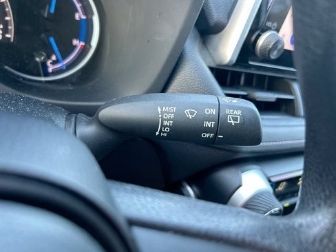 Used 2024 Toyota RAV4 LE AWD/4WD image 18