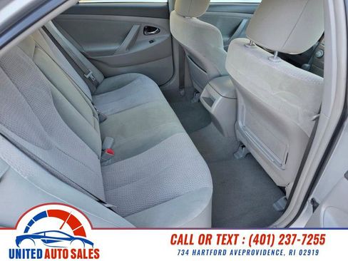 Used 2011 Toyota Camry LE image 11