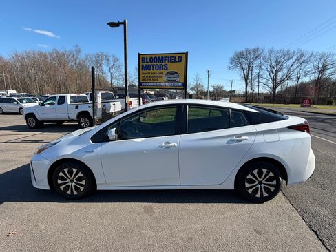 Used 2021 Toyota Prius LE image 8