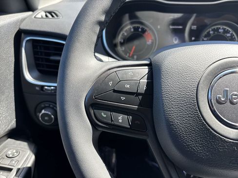 Used 2022 Jeep Cherokee Trailhawk AWD/4WD image 12