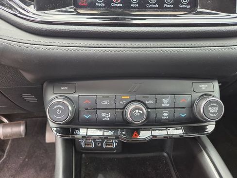 Used 2022 Dodge Durango SXT AWD/4WD image 9
