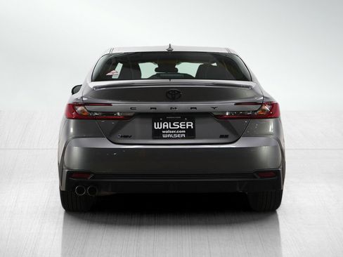 Used 2025 Toyota Camry SE image 4