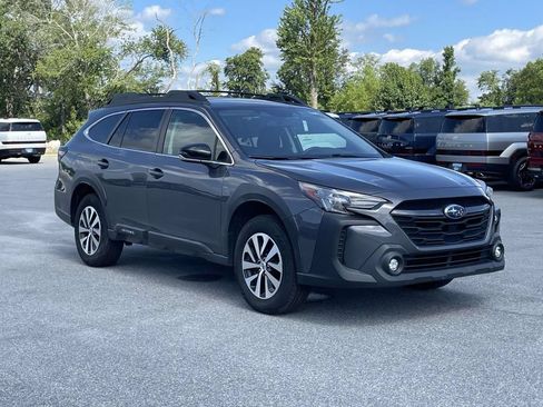 Used 2024 Subaru Outback Premium AWD/4WD image 1