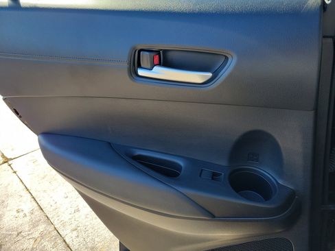 Used 2022 Toyota Corolla Cross XLE image 13