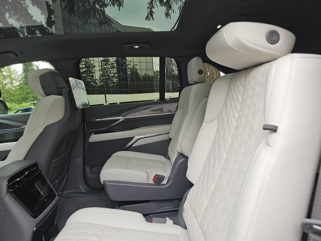 New 2026 Cadillac Escalade IQ Sport 1 w/ LPO, Floor Liner Package AWD/4WD image 20