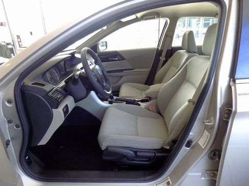 Used 2016 Honda Accord LX image 18