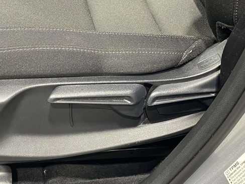 Used 2025 Honda CR-V LX image 17