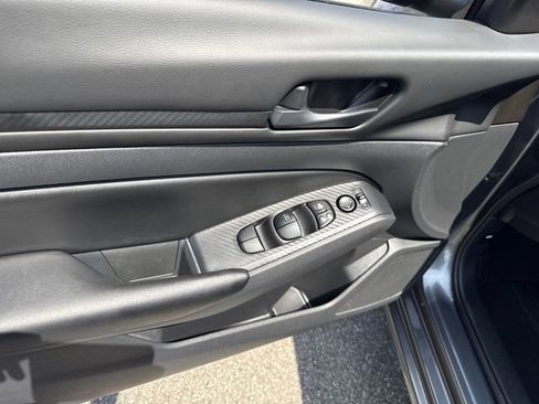 Used 2024 Nissan Altima 2.5 S FWD image 11